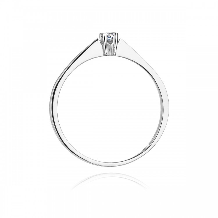 Pierścionek zaręczynowy z diamentem