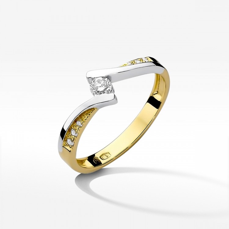 Pierścionek zaręczynowy z diamentami