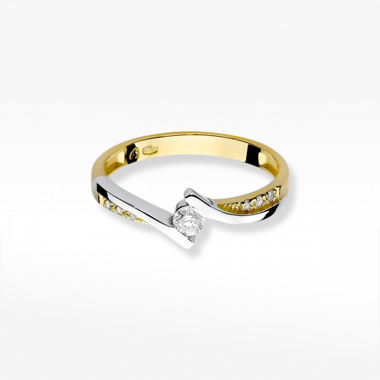 Pierścionek zaręczynowy z diamentami