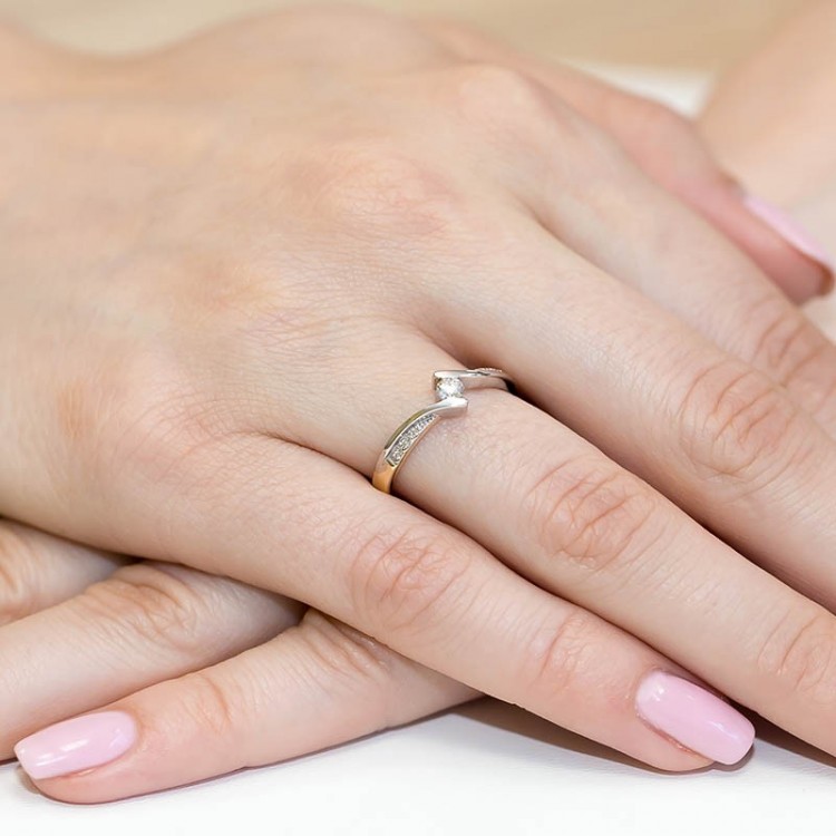 Pierścionek zaręczynowy z diamentami