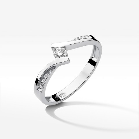 Pierścionek zaręczynowy z diamentami