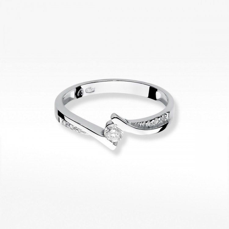 Pierścionek zaręczynowy z diamentami