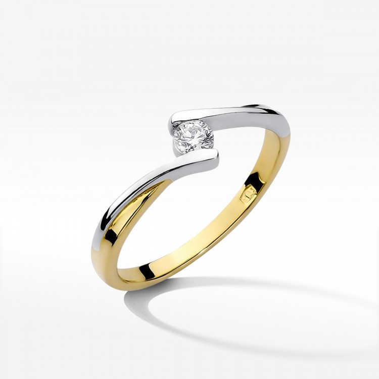 Pierścionek zaręczynowy z diamentem