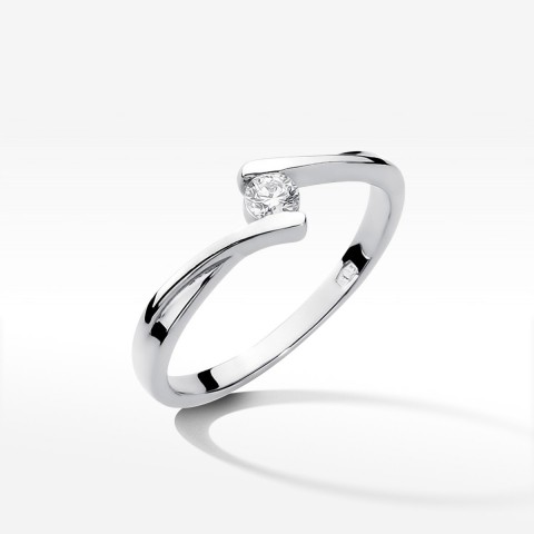 Pierścionek zaręczynowy z diamentem