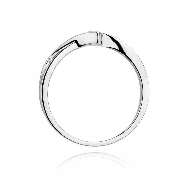 Pierścionek zaręczynowy z diamentem