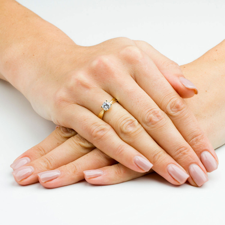 Pierścionek ze złota z białą cyrkonią