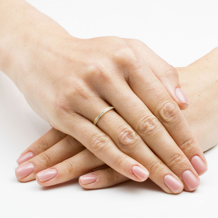 Pierścionek ze złota z białymi cyrkoniami