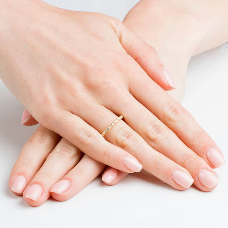 Pierścionek ze złota z białymi cyrkoniami