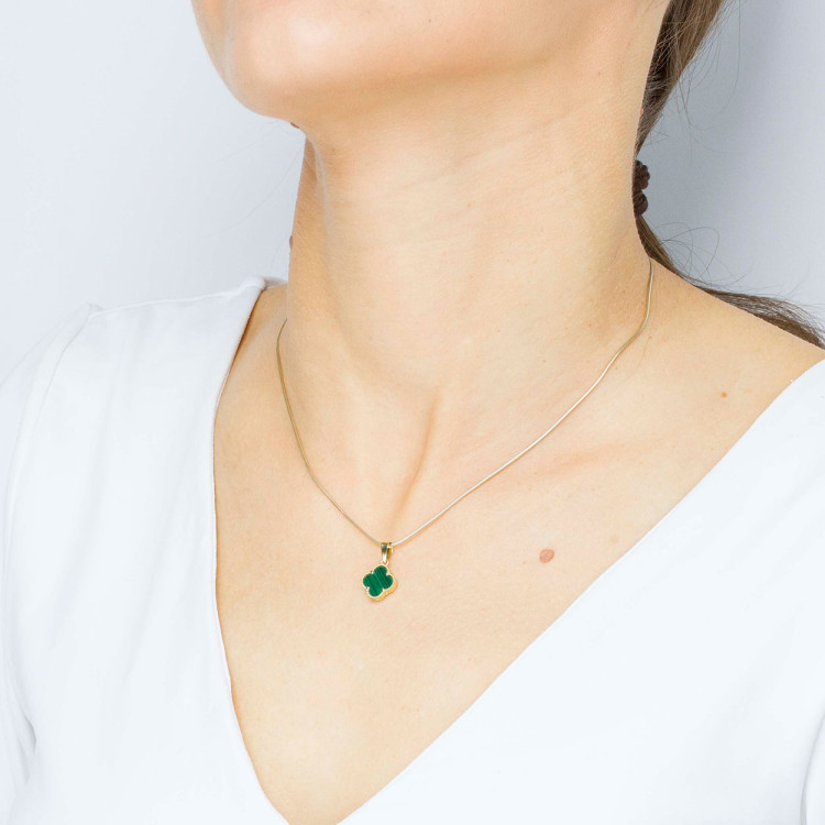 Zawieszka ze złota z malachitem