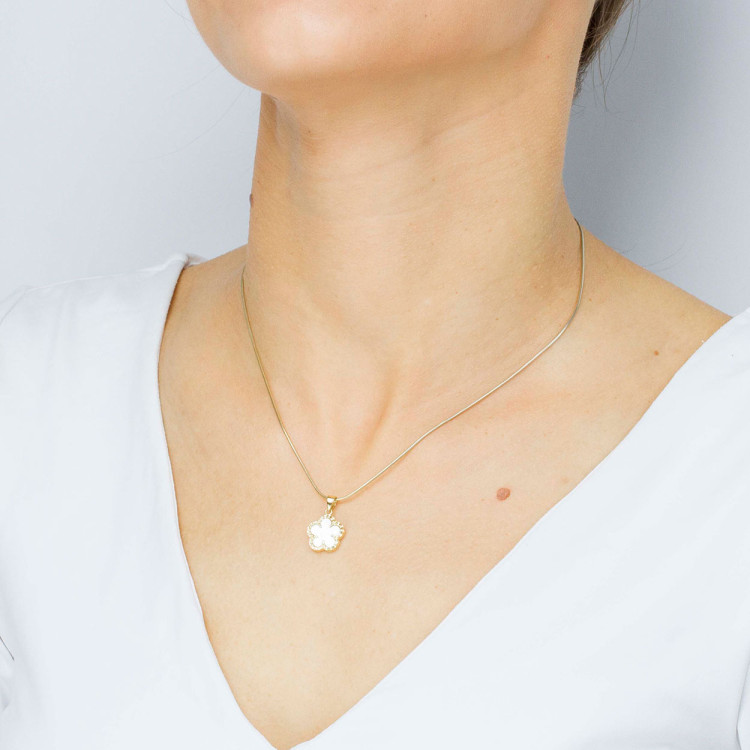 Zawieszka ze złota z masą perłową