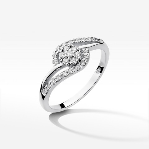 Pierścionek zaręczynowy z diamentami