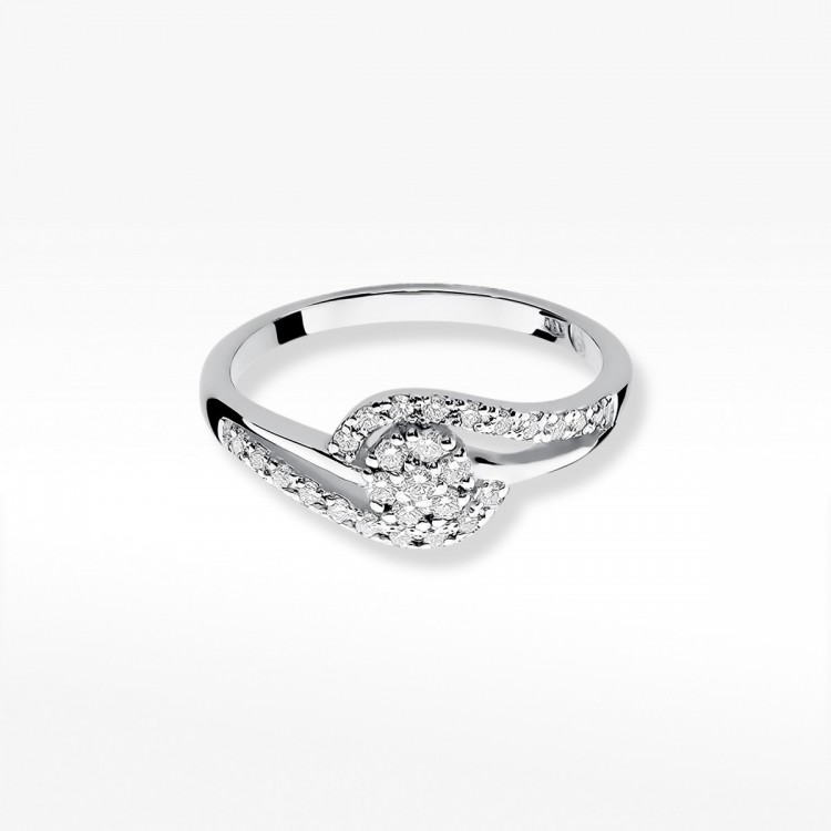 Pierścionek zaręczynowy z diamentami