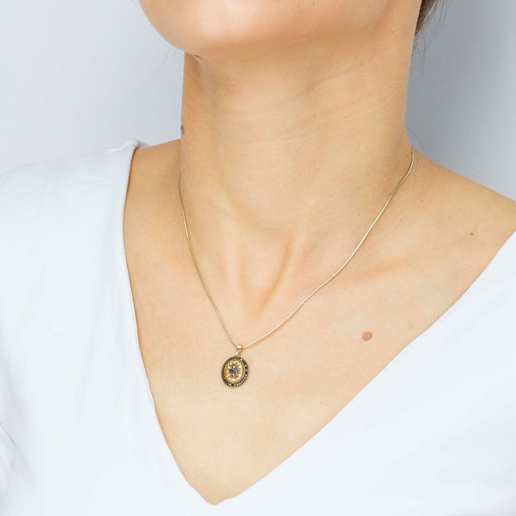 Zawieszka ze złota z czarnymi cyrkoniami