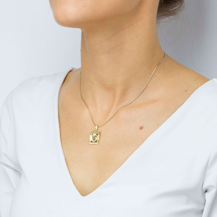 Zawieszka ze złota litera W z wzorem greckim