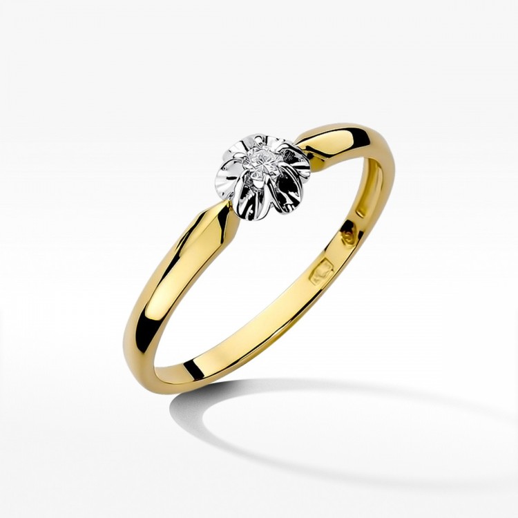 Pierścionek zaręczynowy z diamentem