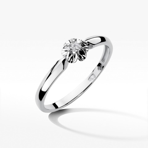 Pierścionek zaręczynowy z diamentem