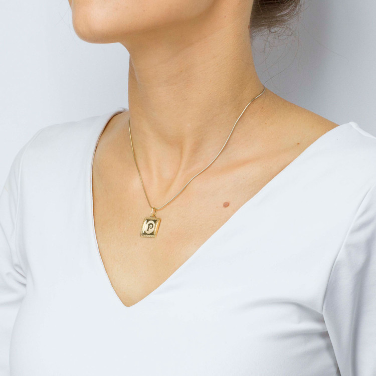 Zawieszka ze złota litera P z wzorem greckim