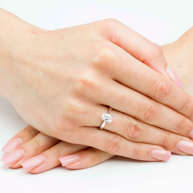 Pierścionek ze złota z diamentami laboratoryjnymi