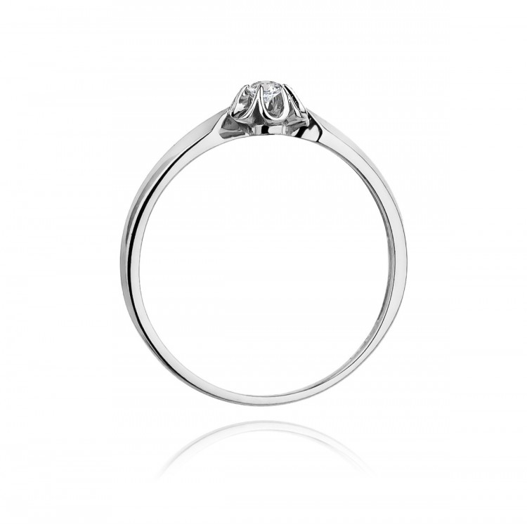 Pierścionek zaręczynowy z diamentem