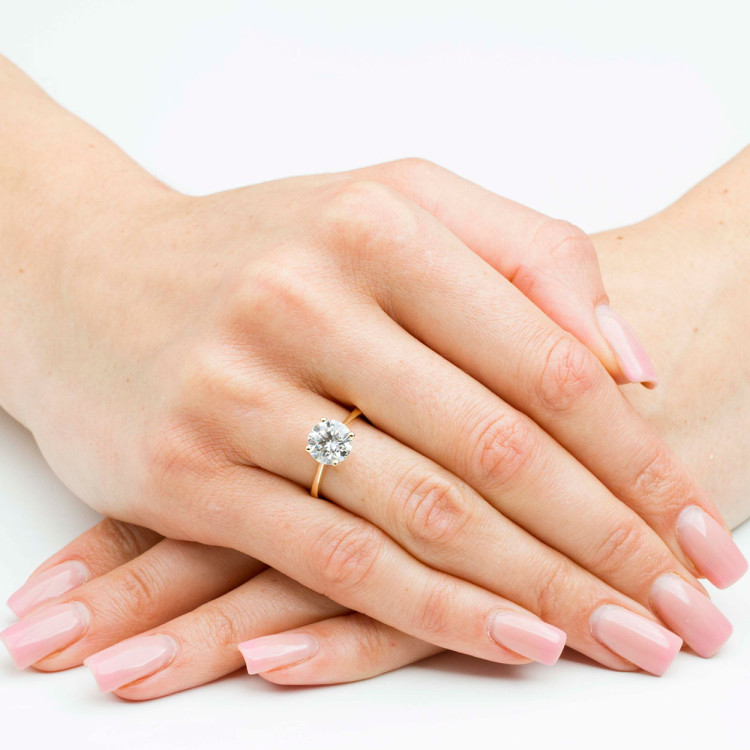 Pierścionek ze złota z diamentem laboratoryjnym