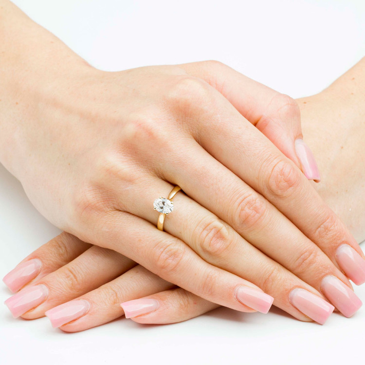 Pierścionek ze złota z diamentem laboratoryjnym