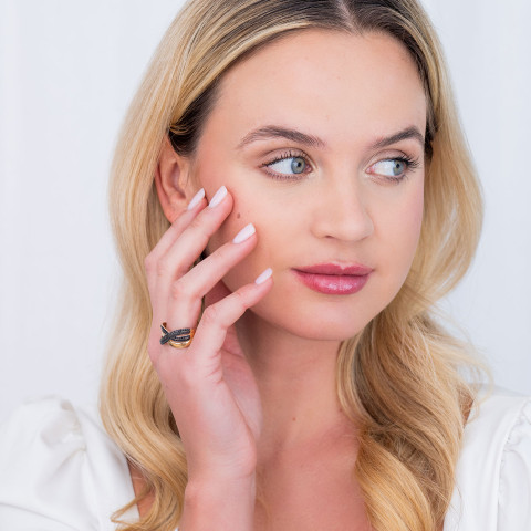 Pierścionek ze złota z czarnymi cyrkoniami