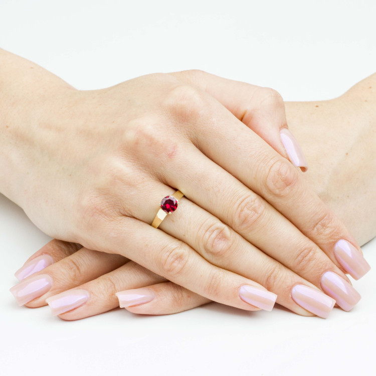 Pierścionek ze złota z różową cyrkonią