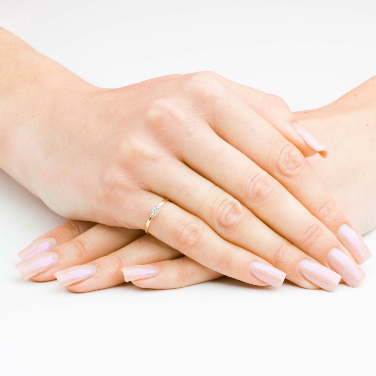 Pierścionek ze złota z białymi cyrkoniami