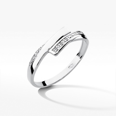 Pierścionek zaręczynowy z diamentami