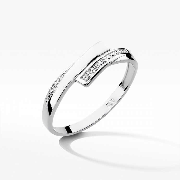 Pierścionek zaręczynowy z diamentami