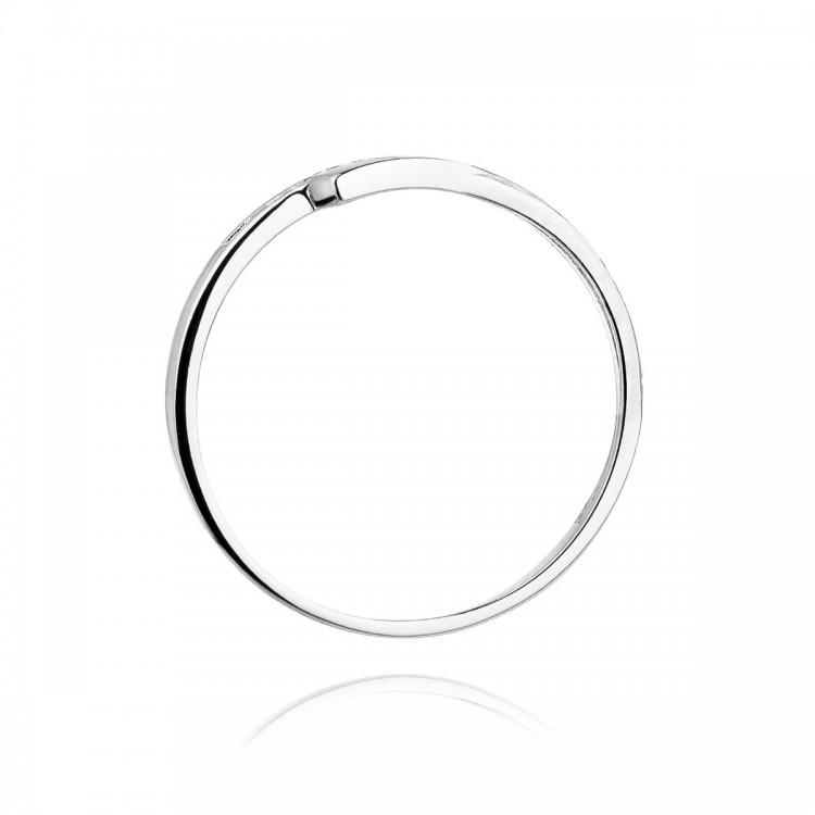 Pierścionek zaręczynowy z diamentami