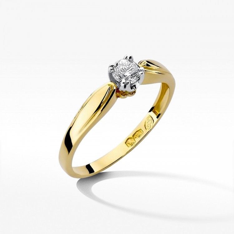 Pierścionek zaręczynowy z diamentem