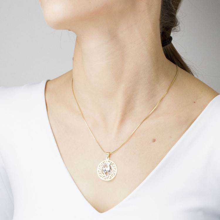 Zawieszka ze złota koziorożec z wzorem greckim