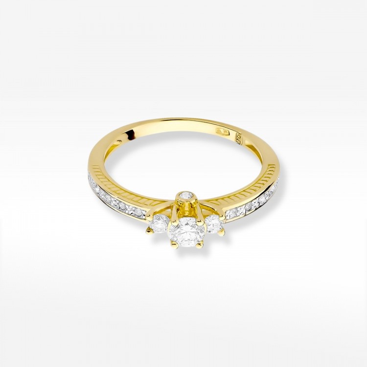 Pierścionek zaręczynowy z diamentami