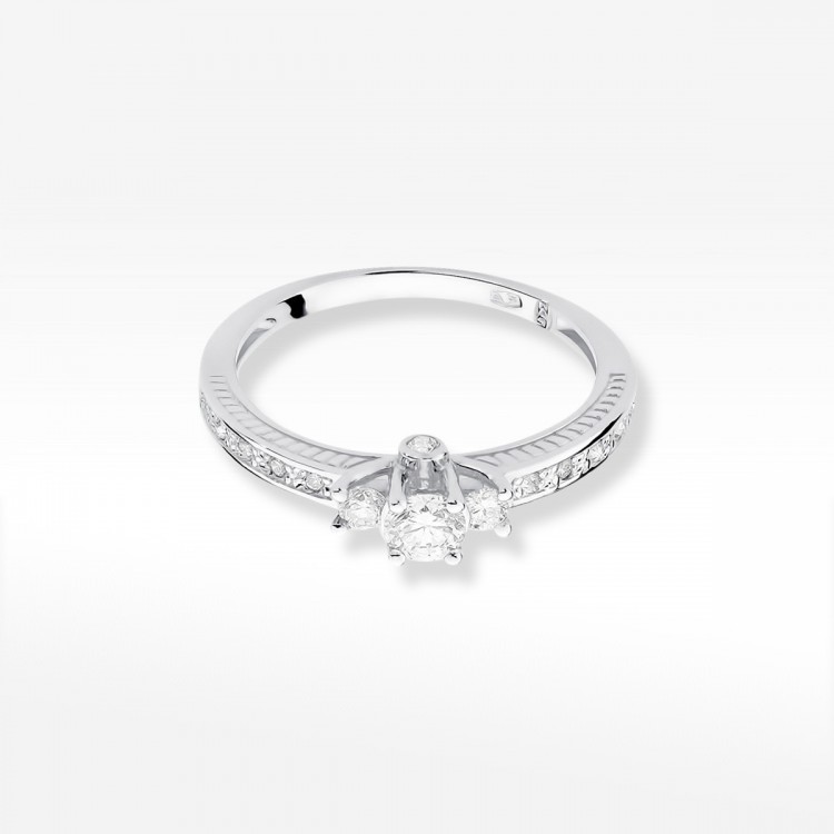 Pierścionek zaręczynowy z diamentami