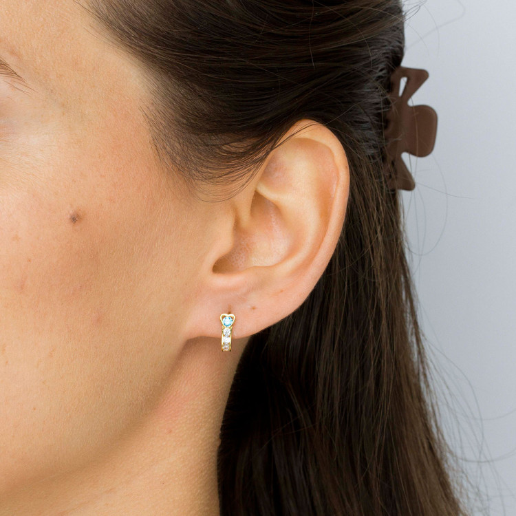 Kolczyki ze złota serce z niebieską i białymi cyrkoniami