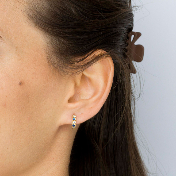 Kolczyki ze złota z niebieskimi i białymi cyrkoniami