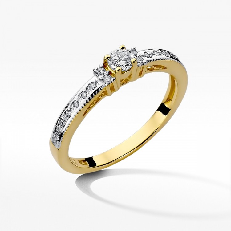 Pierścionek zaręczynowy z diamentami