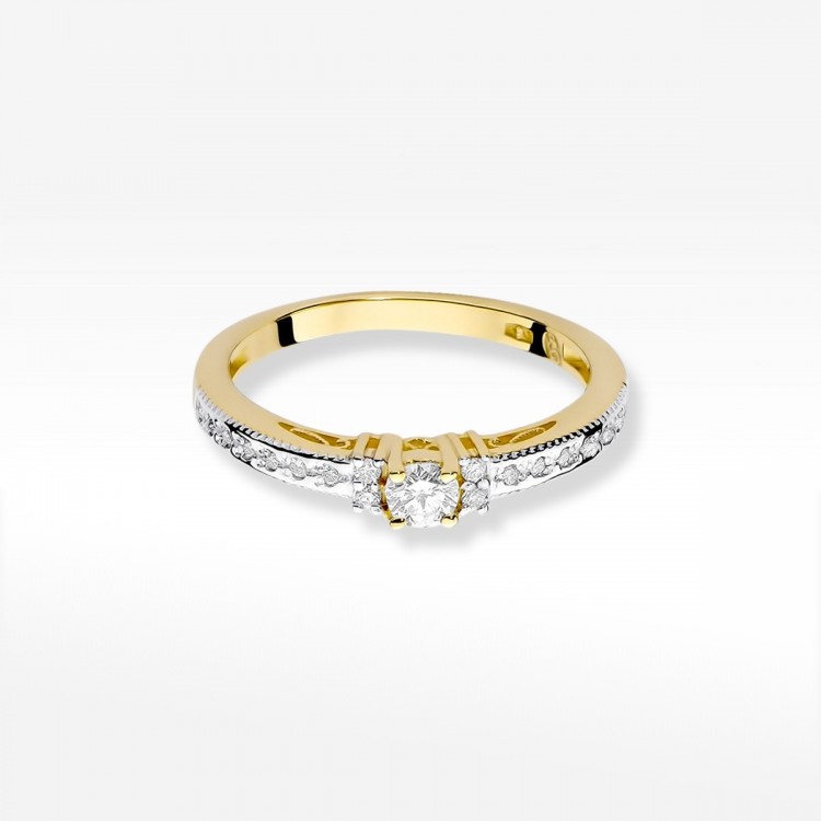 Pierścionek zaręczynowy z diamentami