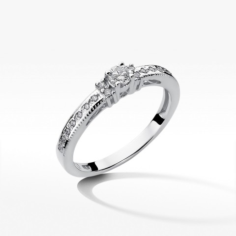 Pierścionek zaręczynowy z diamentami