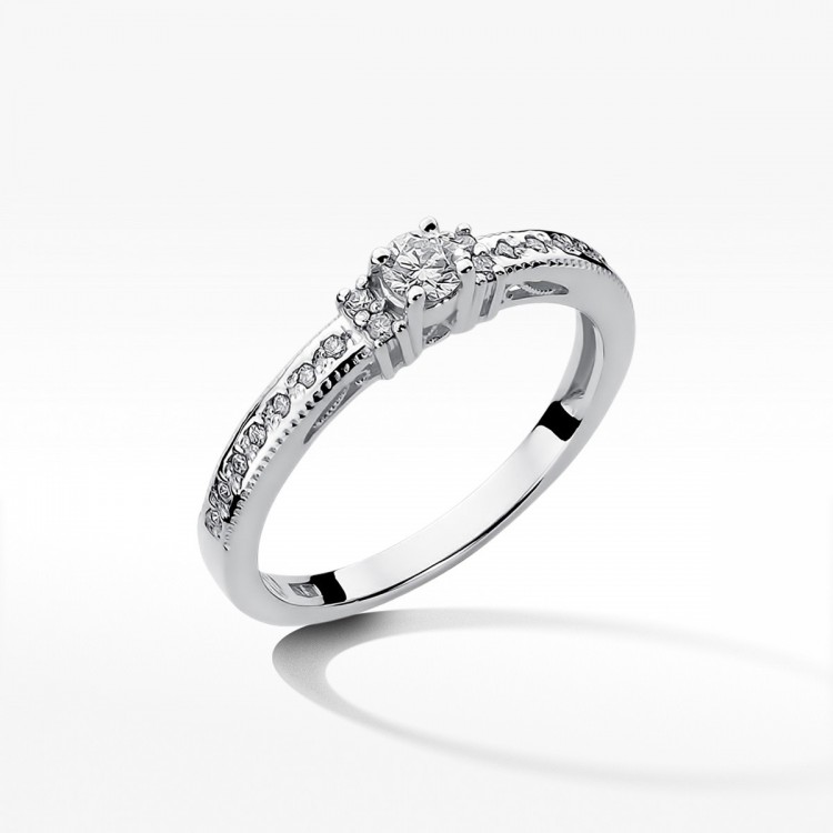 Pierścionek zaręczynowy z diamentami