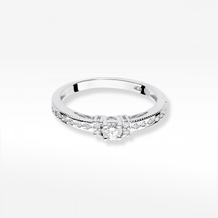 Pierścionek zaręczynowy z diamentami