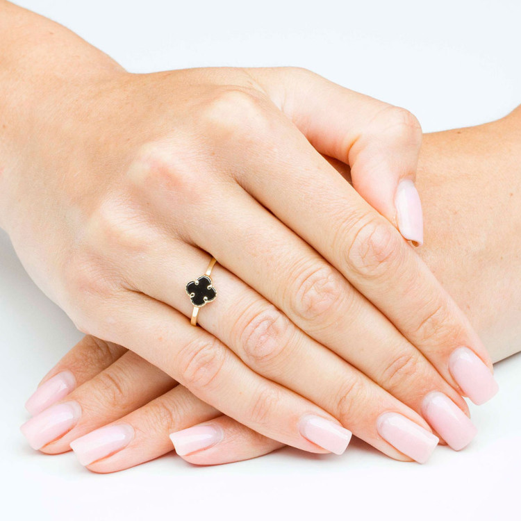 Pierścionek ze złota z onyksem