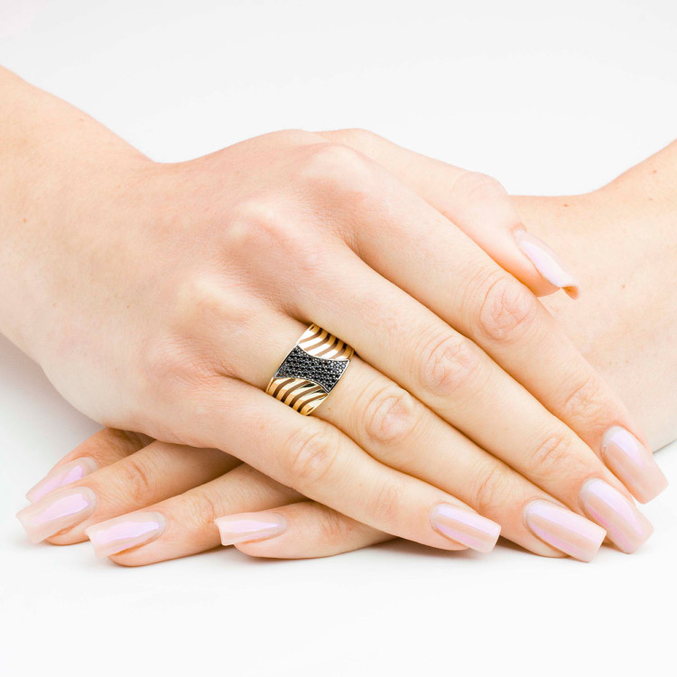 Pierścionek ze złota z czarnymi cyrkoniami