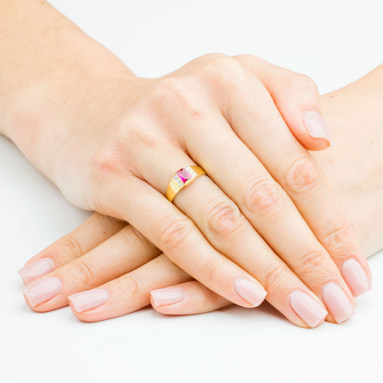 Pierścionek ze złota z różową i białymi cyrkoniami