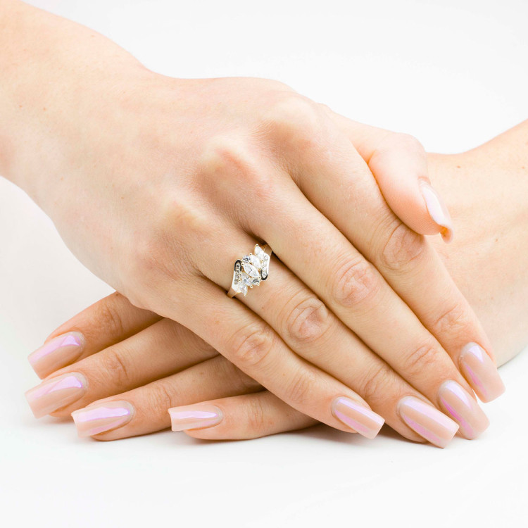 Pierścionek ze złota z białymi cyrkoniami