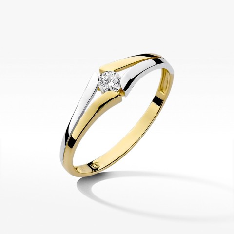 Pierścionek zaręczynowy z diamentem