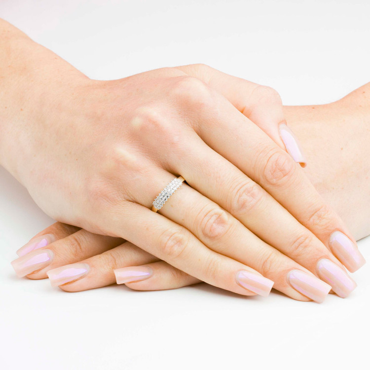 Pierścionek ze złota z białymi cyrkoniami