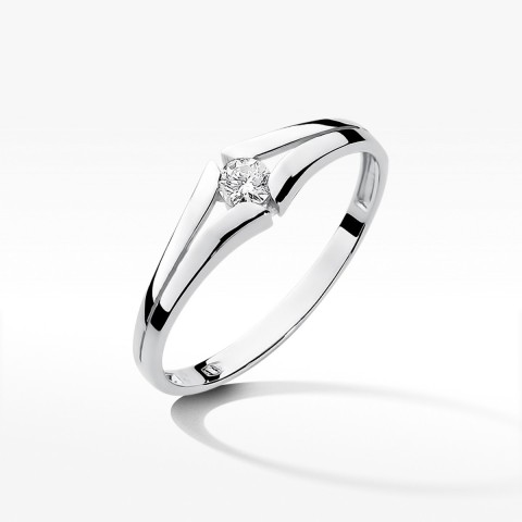 Pierścionek zaręczynowy z diamentem