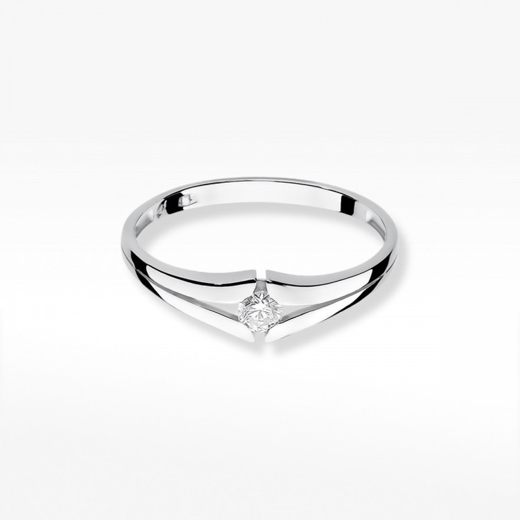 Pierścionek zaręczynowy z diamentem